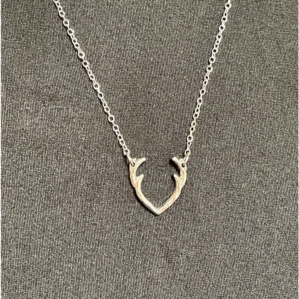 Antler necklace with adjustable chain